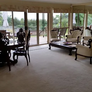 Hilltop Hideaway Bed & Breakfast Yandina